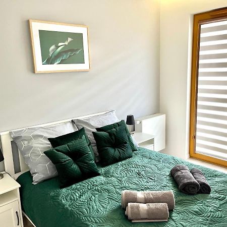 Modern Green Apartment Krasków Εξωτερικό φωτογραφία