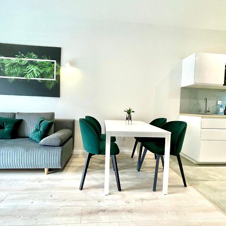 Modern Green Apartment Krasków Εξωτερικό φωτογραφία